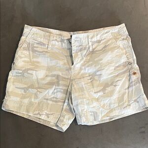 Sanctuary Women's Camouflage Cargo Shorts - Cream and Tan